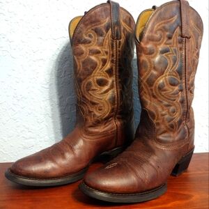 Laredo Women's Maddie Embroidered Round Toe Pull On Leather Boots